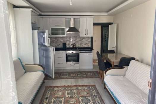 Ayvalık Sarımsaklı plaja yakın yeni binada satılık modern 1+1 daire.