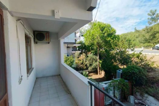 Sarımsaklı merkez cadde üzeri satılık 2+1 fırsat daire.