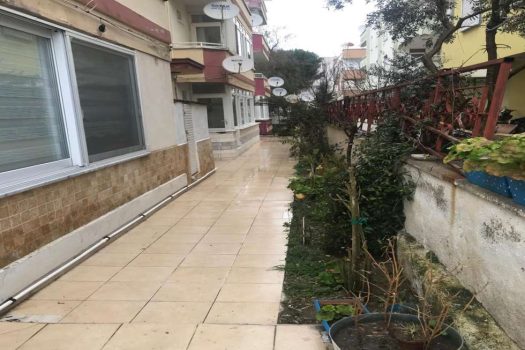 Sarımsaklı okul bölgesi müstakil girişli satılık 2+1 bahçe katı