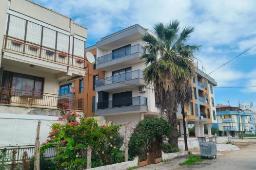 Ayvalık Sarımsaklı denize yakın tadilatlı 3+1 daire