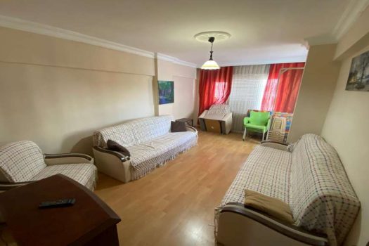 Sarımsaklı Merkezde Ferah ve Ayrı Mutfaklı Daire Fırsatı