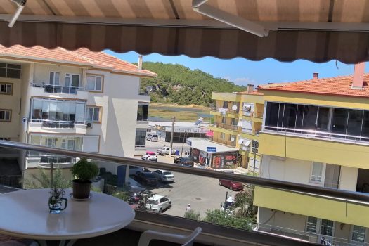 Sarımsaklı Merkezde Satılık Önü Açık 2+1 Köşe Daire