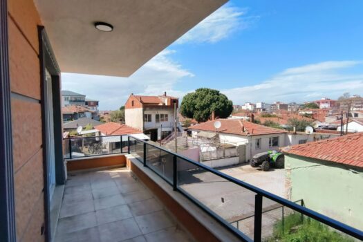 Altınova satılık 3+1 daire ayrı mutfaklı geniş balkonlu sıfır daire