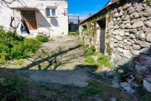 Küçükköy satılık taş ev 620 m2 arsalı avlulu mülk