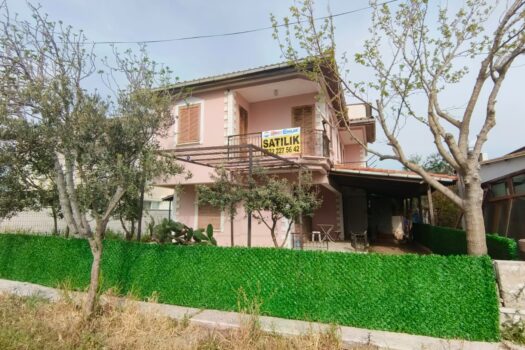 Sarımsaklı Satılık Villa Denize 70 m 3+1