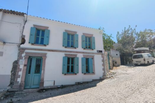 Ayvalık restore edilmiş taş ev