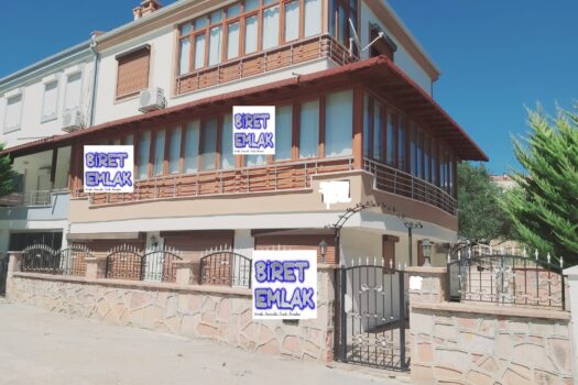 Küçükköy Sarımsaklı satılık tripleks villa