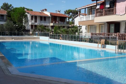 ayvalık Sarımsaklı sezonluk kiralık havuzlu yazlık villa