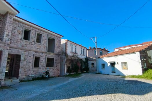 Ayvalık'ta Taş Ev Alınır mı Avantajları ve Dikkat Edilmesi Gerekenler