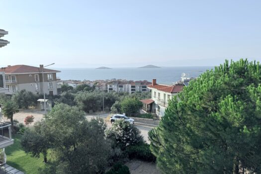 Ayvalık Armutçuk satılık daire balkon deniz manzarası