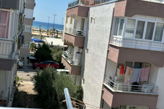 Sarımsaklı Plajına 2. binada geniş teraslı 4+1 dubleks daire