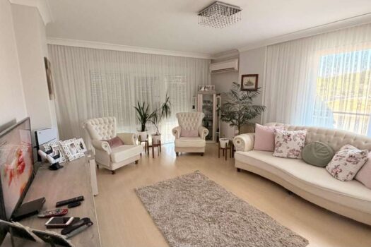 Sarımsaklı’da Site İçinde Kapalı Otoparklı Satılık 3+1 Daire
